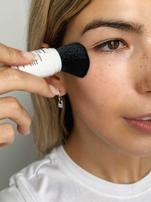 
                  
                    Load image into Gallery viewer, Woman applying dusting powder to cheek
                  
                